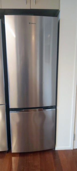 WESTINGHOUSE FRIDGE - Excellent Condition - WB3700AG Carousel 1