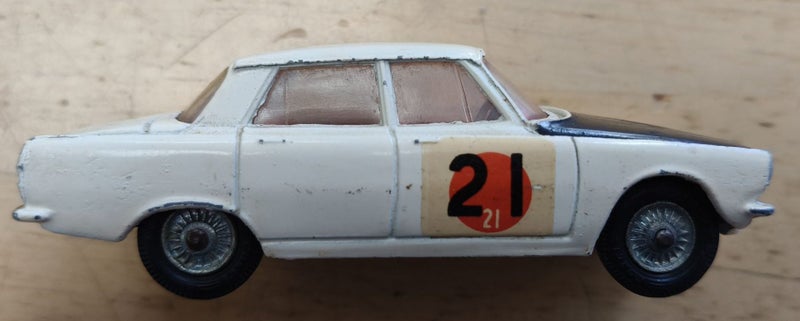 CORGI TOYS 322 ROVER 2000 INTERNATIONAL RALLY FINISH - BOXED - HARD TO FIND Carousel 2