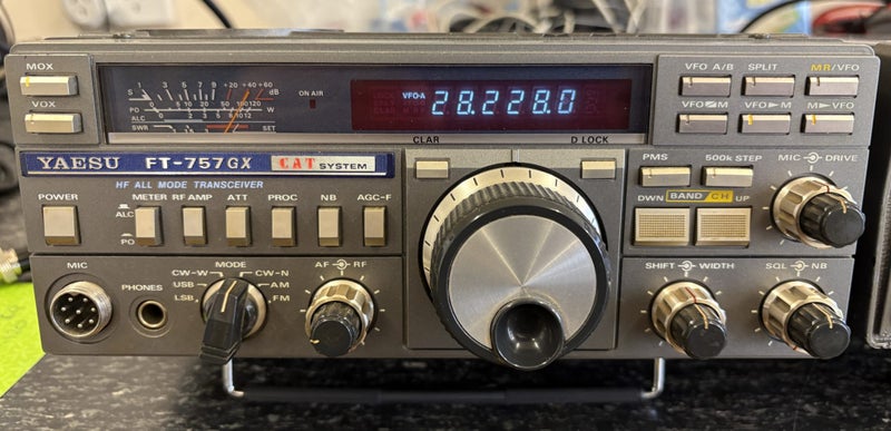 YAESU FT-757GX AND FP-757HD Carousel 1