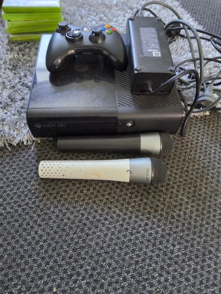 Xbox 360 console 2x wireless microphones 1 controller Carousel 1