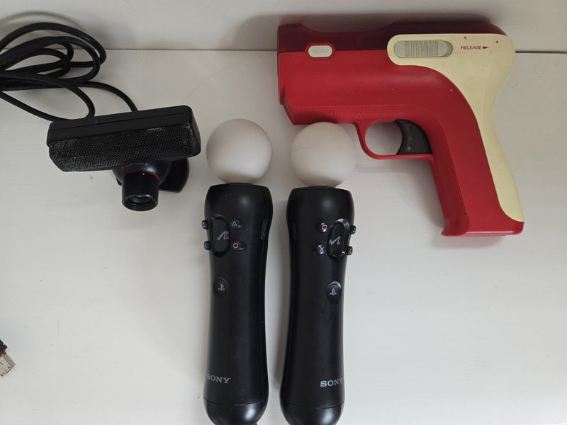Playstation PS3 MOVE bundle with 2x controllers and PS Camera and Gun Mount Carousel 1