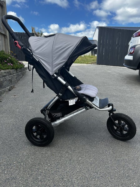 Mountain buggy urban jungle Carousel 1