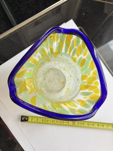 Art Glass Vase with Blue rim Carousel 2