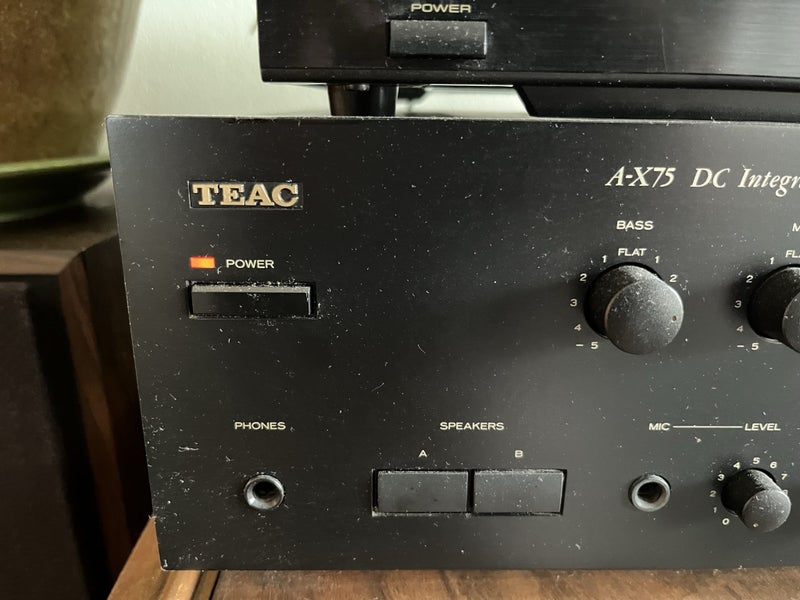 Powerful Teac Amplifier with phono Carousel 5