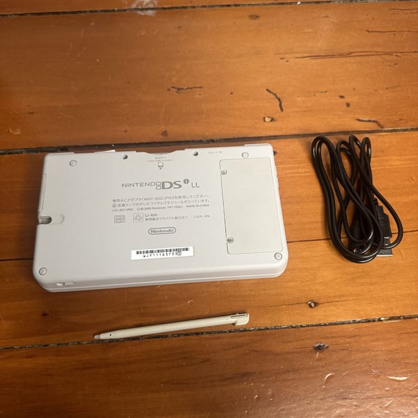 snow white nintendo DSi XL console Carousel 2