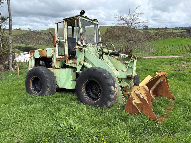 Komatsu 515 Loader - Located in Rotorua Carousel 1
