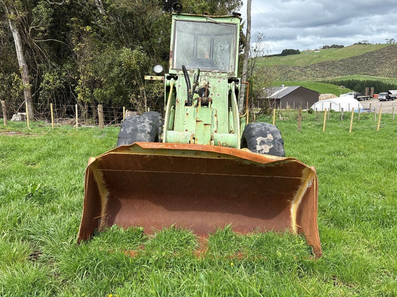 Komatsu 515 Loader - Located in Rotorua Carousel 2