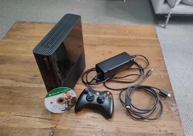 Xbox 360 E **Read Description**no HDD* Carousel 1