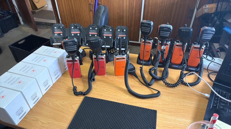 7x Hytera PD602 Digital VHF Carousel 2