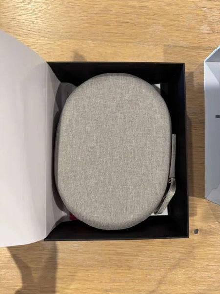 Sony WH-1000XM4 (Silver) Carousel 5