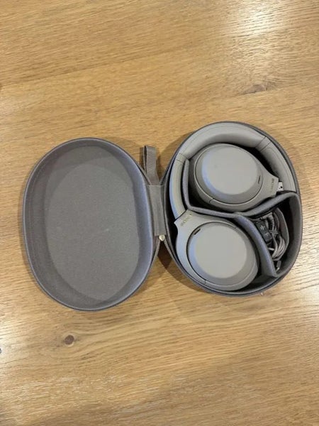 Sony WH-1000XM4 (Silver) Carousel 2