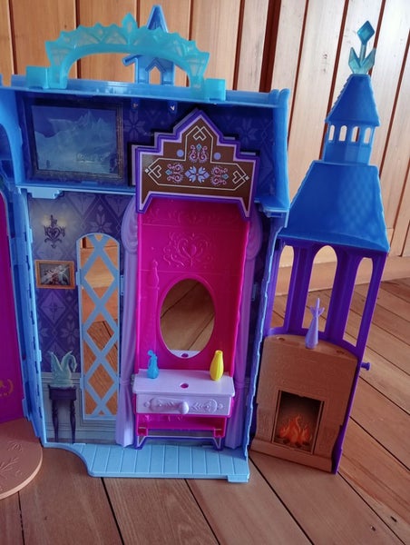Frozen Doll Elsa & Castle Set Carousel 2