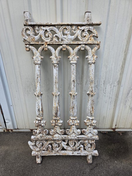Cast iron fence panels Carousel 1