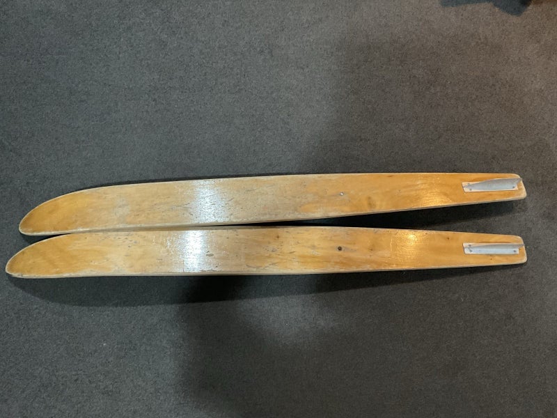 Retro skies Carousel 6