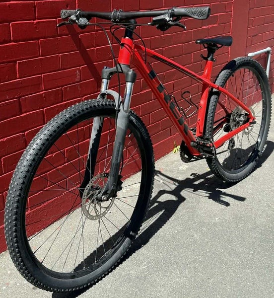 Trek Marlin 6 Hardtail Mountain Bike 2021 Radioactive Red/Trek Black Carousel 2