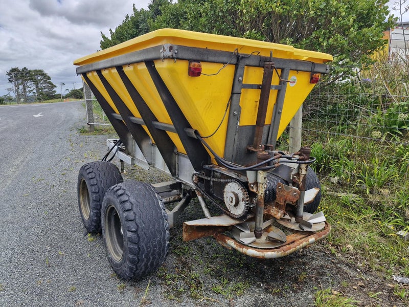 Used Tandem Axle CUB 5T Fert Spreader - $16,500 + GST Carousel 2