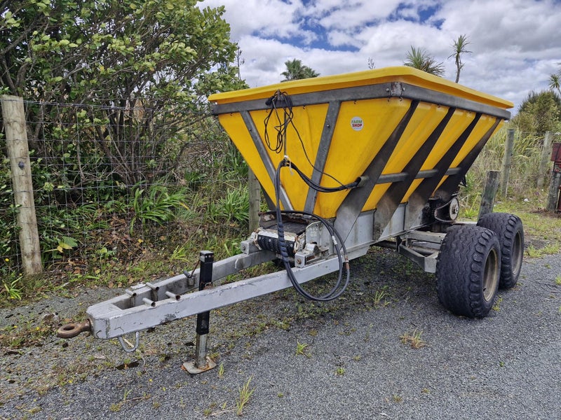 Used Tandem Axle CUB 5T Fert Spreader - $16,500 + GST Carousel 1