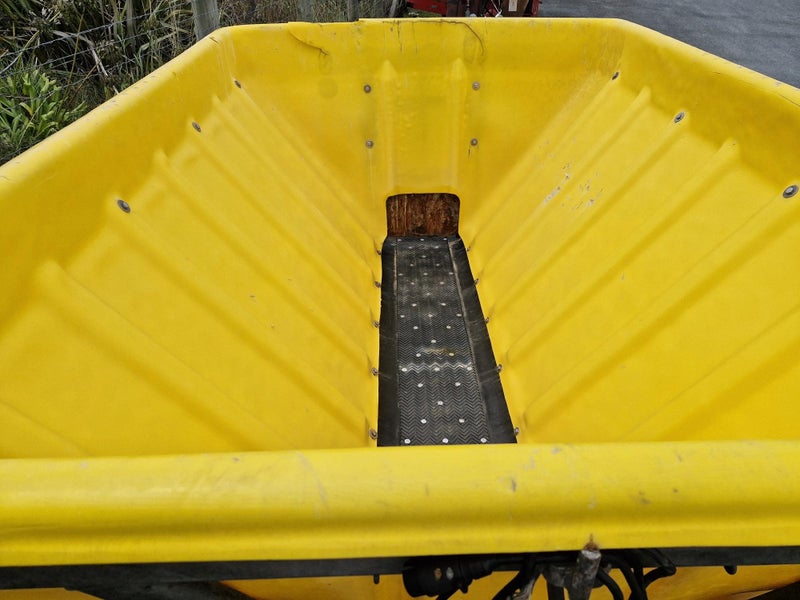 Used Tandem Axle CUB 5T Fert Spreader - $16,500 + GST Carousel 4