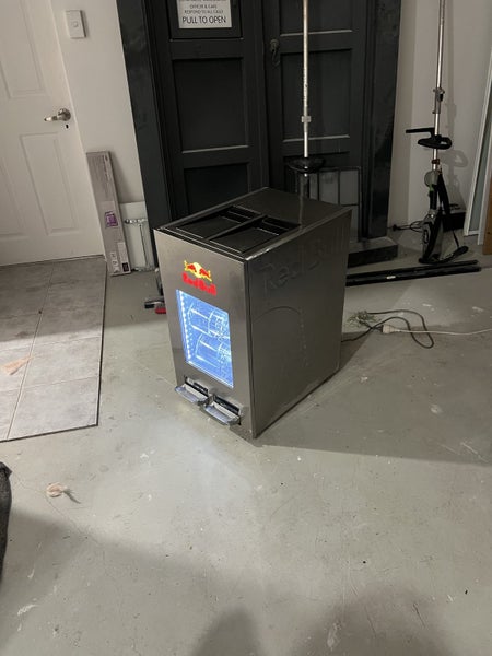 Can vending fridge Carousel 10