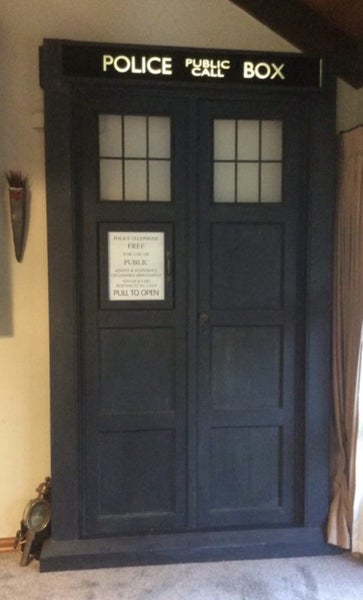 Full size TARDIS front prop replica Carousel 1