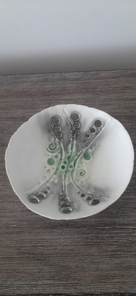 Jan Cockell NZ Pottery Bowl Carousel 2