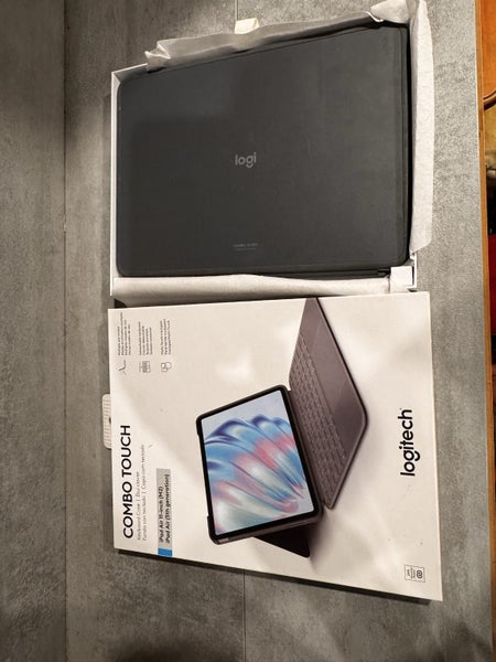 Logitech combo touch for IPad Air 11 inch (M2) Carousel 2