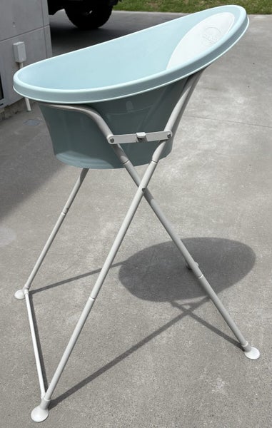 Shnuggle Bath with stand Carousel 1