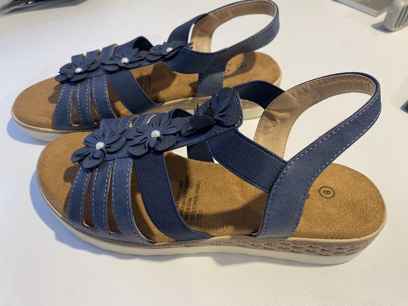 Pretty Flower Sandals - Comfortable low wedge - Size 7 - Blue Carousel 2