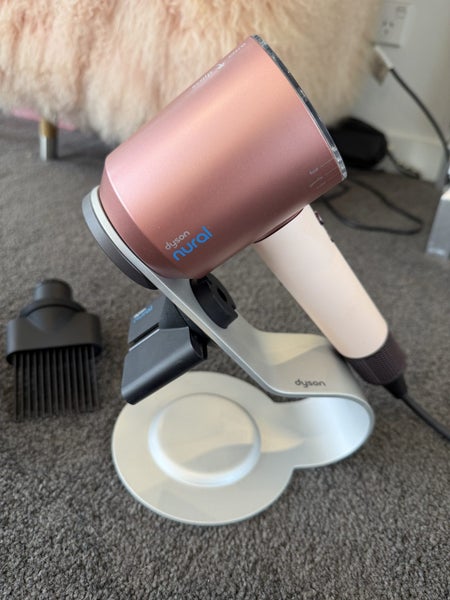 Dyson Supersonic Nura!™ Intelligent hair dryer (Ceramic pink/Rose gold) Carousel 1