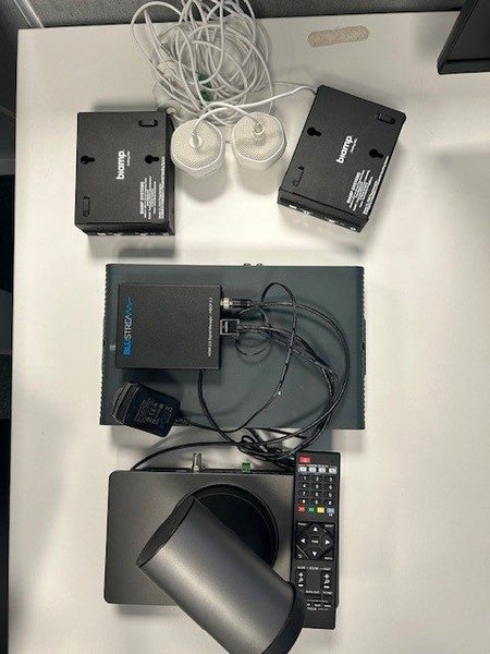 4K PTZ Kramer Camera + Devio Dock+ 2x ceiling mics + 1x Blustream processor Carousel 1