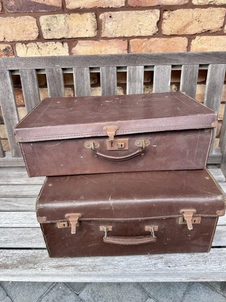 Antique suitcases leather x 2. Carousel 1