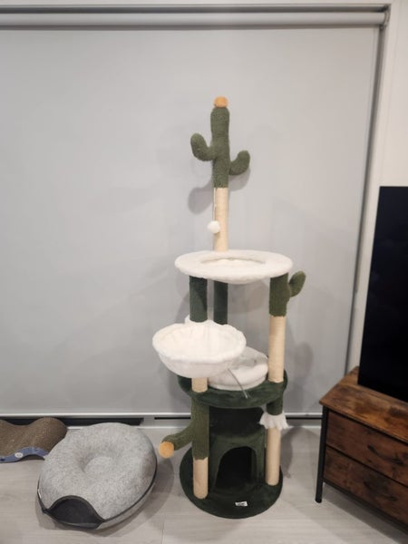 Cactus Cat Tower 1.7m Carousel 1