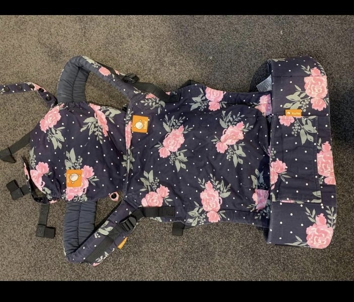 Tula free to grow carrier. Front pack . Carousel 7