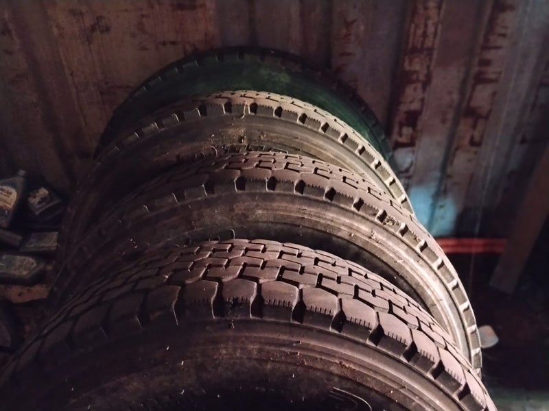 4 Truck tyres as new 275/80 R22.5 with rims Carousel 2