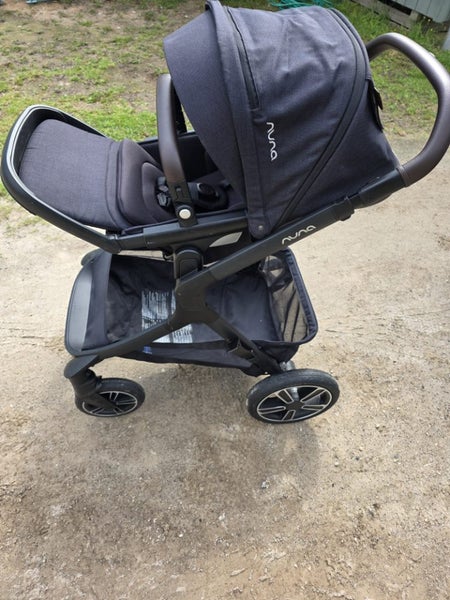 Nuna demi next bundle Carousel 2