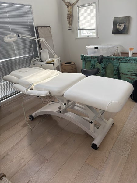 Massage and facial bed Carousel 2