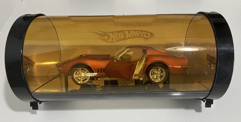 Hughe selection of die cast car models - ranging from 1:24 scale to 1:64 Carousel 1