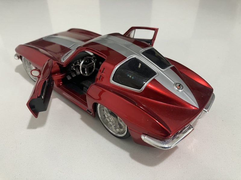 Hughe selection of die cast car models - ranging from 1:24 scale to 1:64 Carousel 2