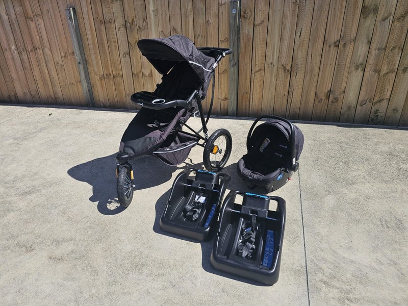 Safety First All Terrain 3 Wheel Travel System Black Carousel 1