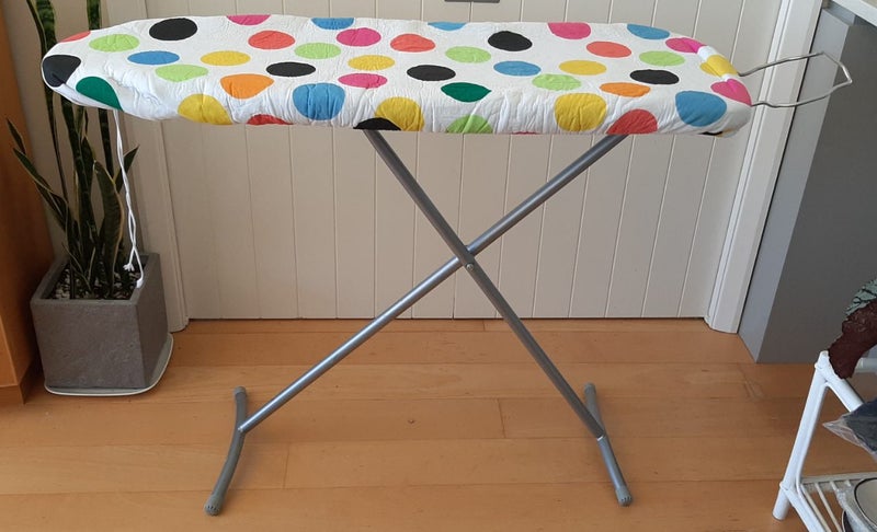 Suzy Simpleste Ironing Board - With Brand New Cover Carousel 1