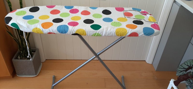 Suzy Simpleste Ironing Board - With Brand New Cover Carousel 8
