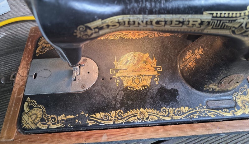 Singer 15K Sphinx Vintage Sewing Machine + Case + Pedal (Runs) Carousel 2
