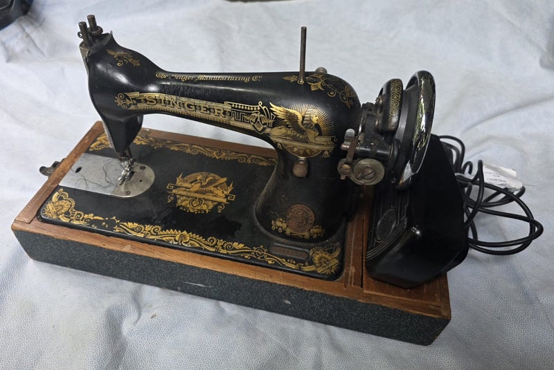 Singer 15K Sphinx Vintage Sewing Machine + Case + Pedal (Runs) Carousel 1