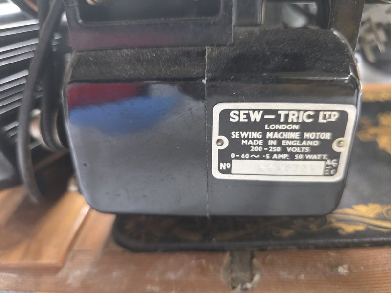 Singer 15K Sphinx Vintage Sewing Machine + Case + Pedal (Runs) Carousel 16