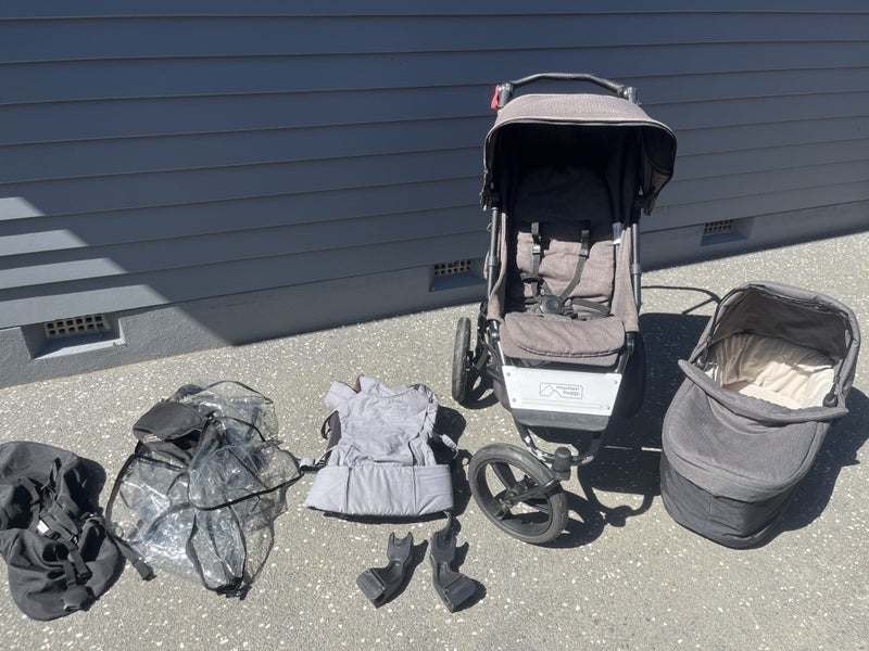 Mountain Buggy Urban Jungle Carousel 1