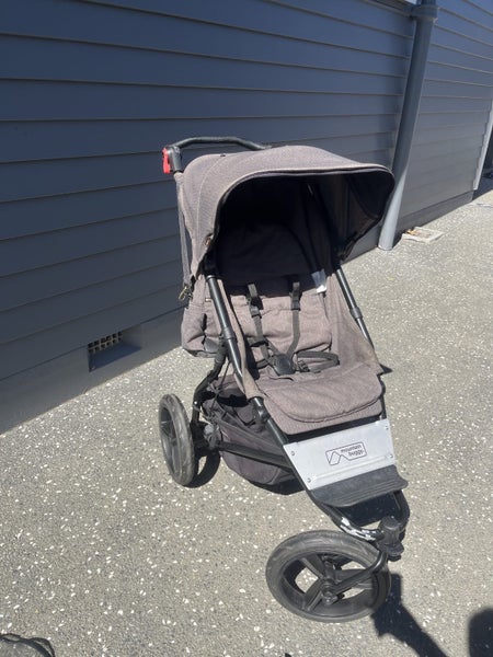 Mountain Buggy Urban Jungle Carousel 2