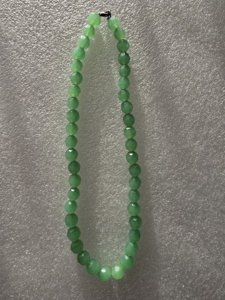 Set of necklace and earrings from chrysoprase Carousel 2