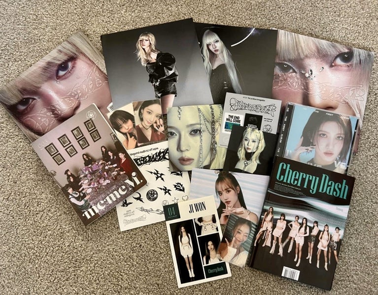 Bulk Kpop albums - excellent condition Carousel 1