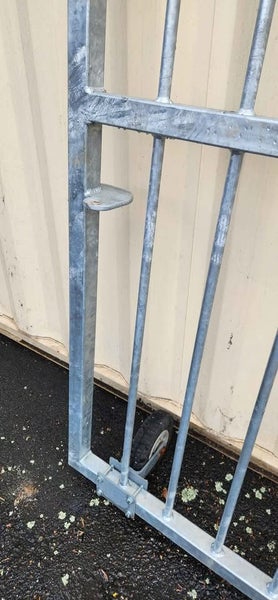 GATE GALVANISED LARGE 4150 X 2100 Carousel 2