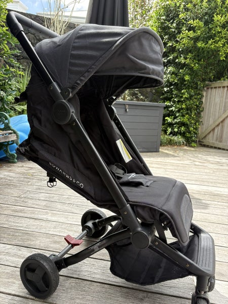 Edwards & Co - Otto Stroller - Black luxe Carousel 2